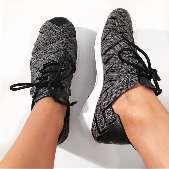 Nike Shoes - NIKE Black Grey White Sneakers 👟🖤